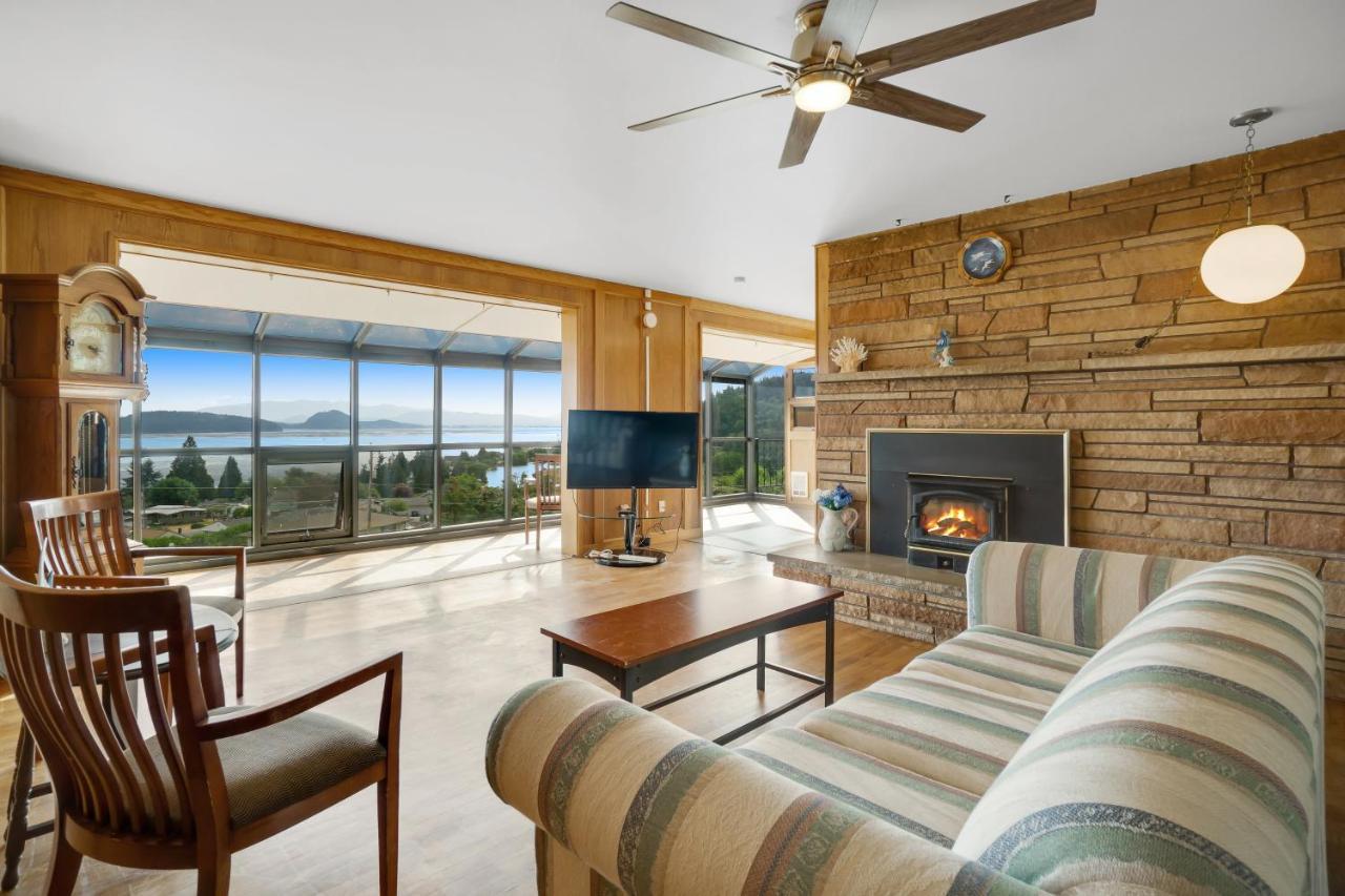Mount Baker Suite Oak Harbor Exterior photo